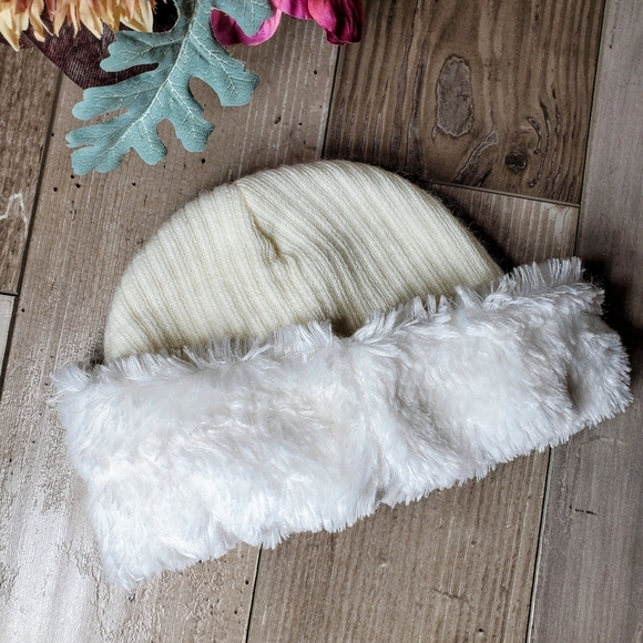 NWT Ivory Off-White Toddler Girl Faux Fur Beanie Winter Hat - Picture 2 of 8